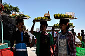 Myanmar - Kyaikhtiyo, food sellers